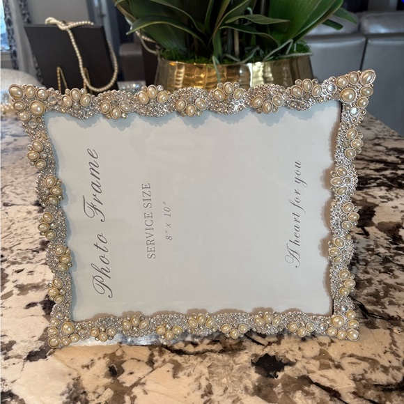 Elegant Pearl and Silver Photo Frame - Picture 5 of 5